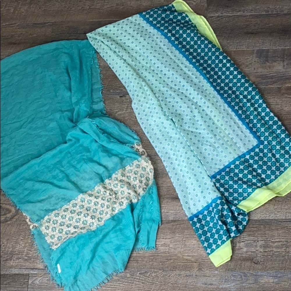 👒 Bundle of two scarves